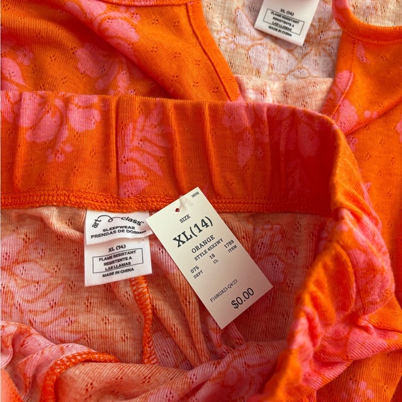 Art Class Vibrant Orange Playset or Sleepwear - Picture 5 of 6